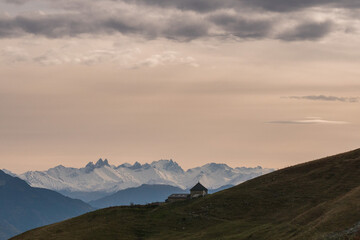 Obraz premium chalet d'Orisan au couchant