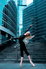 Ballet dancer, ballerina on the city street © Elina Leonova