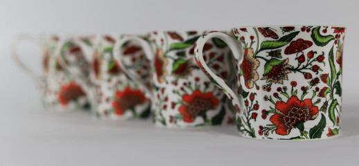 Kubki z ornamentami kwiatowymi © Robert