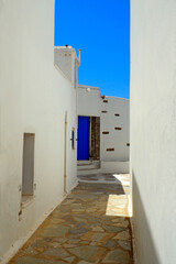 One of the charms of the Greek islands of the Cyclades (here, the island of Tinos), in the heart of the Aegean Sea, are the narrow streets: white houses, small flowered balconies and cobbled stairs