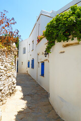 One of the charms of the Greek islands of the Cyclades (here, the island of Tinos), in the heart of the Aegean Sea, are the narrow streets: white houses, small flowered balconies and cobbled stairs