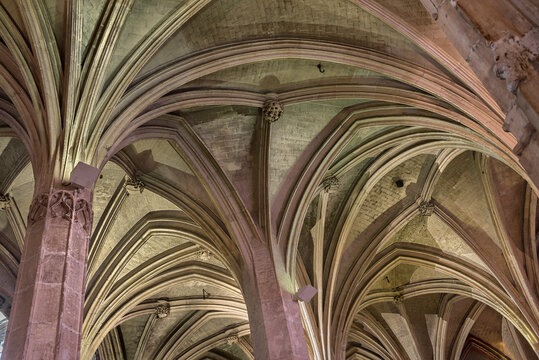 The ribbed vault ceiling inside Église Saint-Séverin