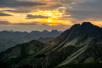 Obraz premium Gebirge im Kleinwalsertal Bayern Österreich.