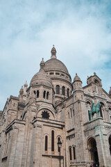 Fototapeta na wymiar Foto de la basílica Sacre-Coeur en Montmartre, París
