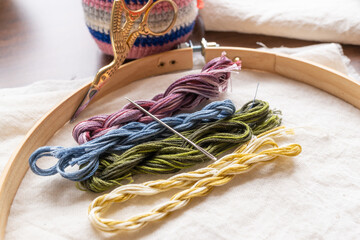 abundantes materiales para bordar, madejas de hilo de algodón para bordar de varios colores con...