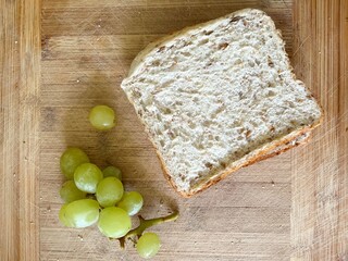bread and grapes