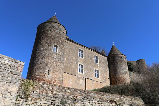Ch&acirc;teau m&eacute;di&eacute;val, dans le village m&eacute;di&eacute;val de Brancion, ville de Martailly Les Brancion, d&eacute;partement de Sa&ocirc;ne et Loire, France