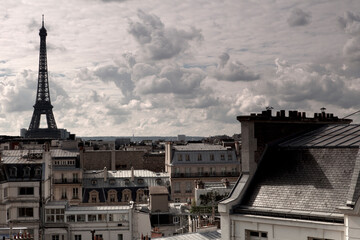Eiffel Tower View from 8th arrondissement   - obrazy, fototapety, plakaty