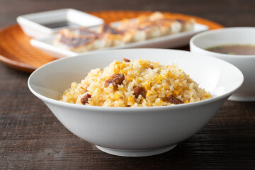 パラ、ふわ、しっとりのチャーハンと餃子のセット