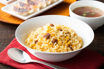パラ、ふわ、しっとりのチャーハンと餃子のセット