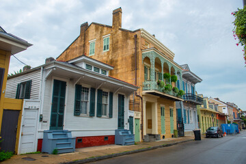 Historic residential buildings on 811 Dauphine Street near St Ann Street in French Quarter in New Orleans, Louisiana LA, USA. - obrazy, fototapety, plakaty