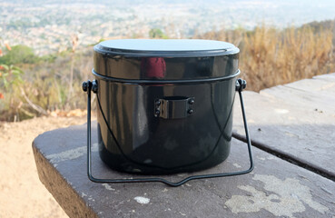 飯盒炊飯でご飯を炊く