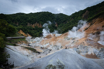 山　温泉　煙