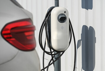 auto voiture electricité electrique energie environnement technologie carbone borne recharge chargement batterie autonomie - obrazy, fototapety, plakaty