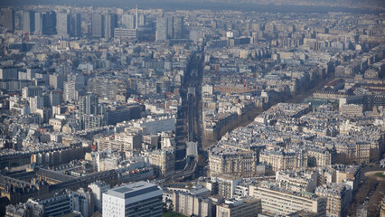 Panorama vom Tour de Montparnasse mit Blick auf die Hochbahn von Paris