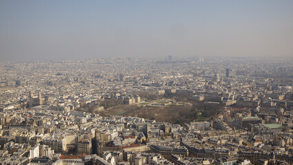 Panorama vom Tour Montparnasse mit Blick auf den Jardin du Luxembourg (Luxemburggarten) und dem...
