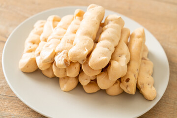 almonds meringue stick on plate