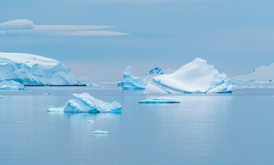 Stunning icy landscapes along Wilhelmina Bay, Antarctic Peninsula, Antarctica - obrazy, fototapety, plakaty