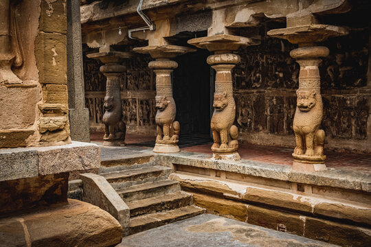 Thiru Parameswara Vinnagaram or Vaikunta Perumal Temple is a temple dedicated to Vishnu, located in Kanchipuram in the South Indian state of Tamil Nadu - One of the best archeological sites in India
