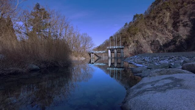 山梨県北杜市の川辺のの風景（タイムラプス映像）