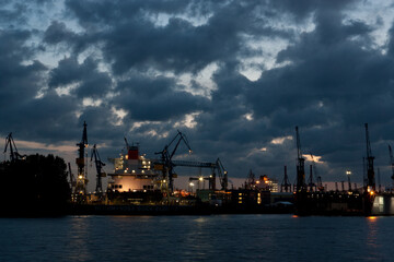 Fototapeta na wymiar dockyard at night