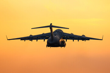 Fototapeta na wymiar Departure at sunset of a Boeing C-17 Globemaster III of the USAF.