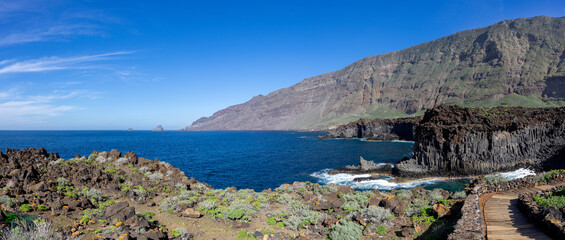 El Hierro, El Golfo Tal - Malerische vulkanische Felsenküste am Wanderweg von La Maceta nach Las...