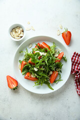 Arugula salad with strawberry and almond