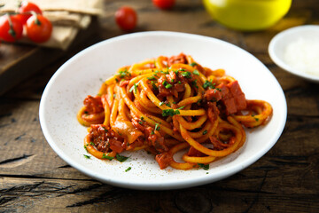 Pasta with sausage and tomato sauce