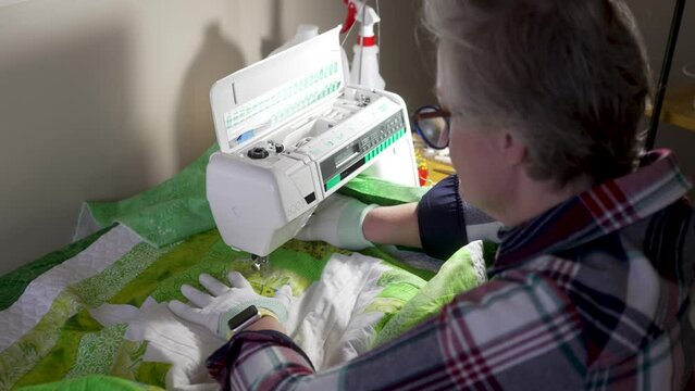 Stitching a decorative pattern on a quilt with a sewing machine