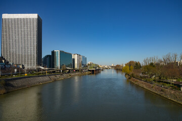 Fototapeta na wymiar view on the city of Neuilly sur Seine