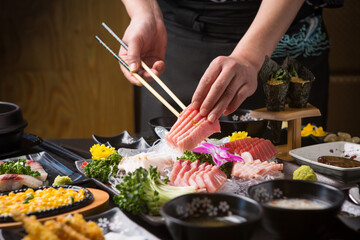 slices of raw tuna 참치회

