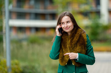 Business woman talking with clients on cell phone in business district