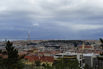 Fototapeta na wymiar Panorama Pragi w pochmurny dzień