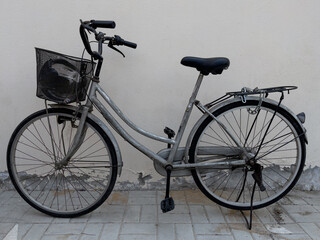 Fototapeta na wymiar Rusty old bicycle