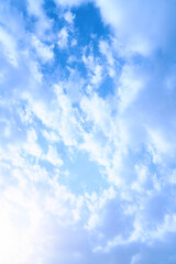 Fototapeta na wymiar 雲が多い青空