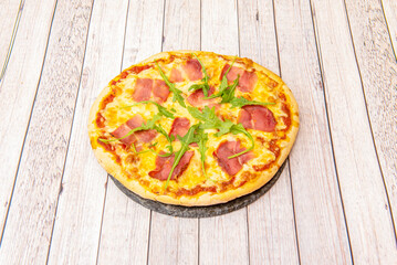 The term Neapolitan pizza, due to its historical or regional importance, is used in some areas as synonyms for tonda pizza.