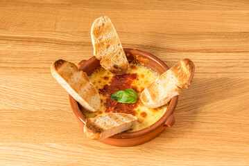 Provolone I prepare it in the oven, ... The rich melted cheese mixed with the Italian tomato sauce, a spectacle
