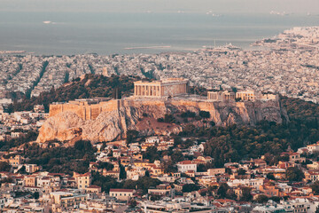 Fototapeta premium cityscape of Athens in early morning with the Acropolis seen from Lycabettus Hill, the highest point in the city