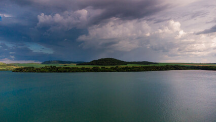 Represa da Usina de Igarapava, no rio Grande