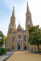 Fototapeta na wymiar Église Sainte Elizabeth de la maison Arpad Budapest