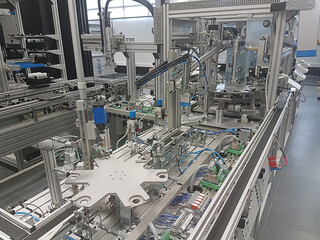 Assembly line with conveyor belt in a Lab. - obrazy, fototapety, plakaty
