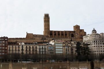 El monumento más emblemático de la ciudad de Lleida,  la Seu Vella se construyó en estilo románico el 12 de junio de 1918.