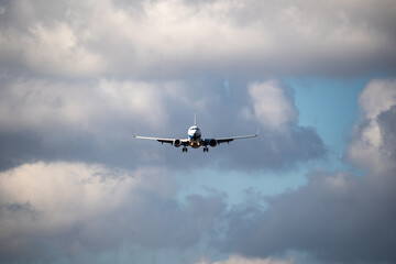 Fototapeta na wymiar samolot-lotnisko-lądowanie