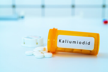 tablets containing iodine Kaliumiodid and  Natriumiodid for use in case of radioactive contamination