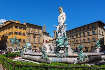 Fototapeta na wymiar Fountain of Neptune in Piazza della Signoria in Florence