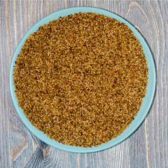 Teller mit frischen Sesamsamen