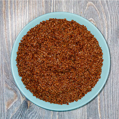 Teller mit frischen Leinsamen