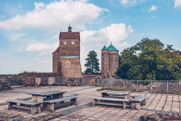 Aufnahme im Sommer an der Burg Stolpen in der Sächsischen Schweiz. Höhenburg, Schloss und Festung...
