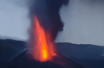 Fototapeta premium Volcanic eruption. Cumbre Vieja Natural Park. La Palma. Canary Islands. Spain.